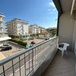 Appartamento Giove Zona Piazza Aurora 20 Metri Dal Mare